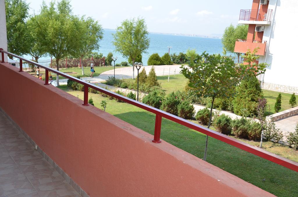 Single Private Apartments In Marina View Fort Beach Sveti Vlas Buitenkant foto