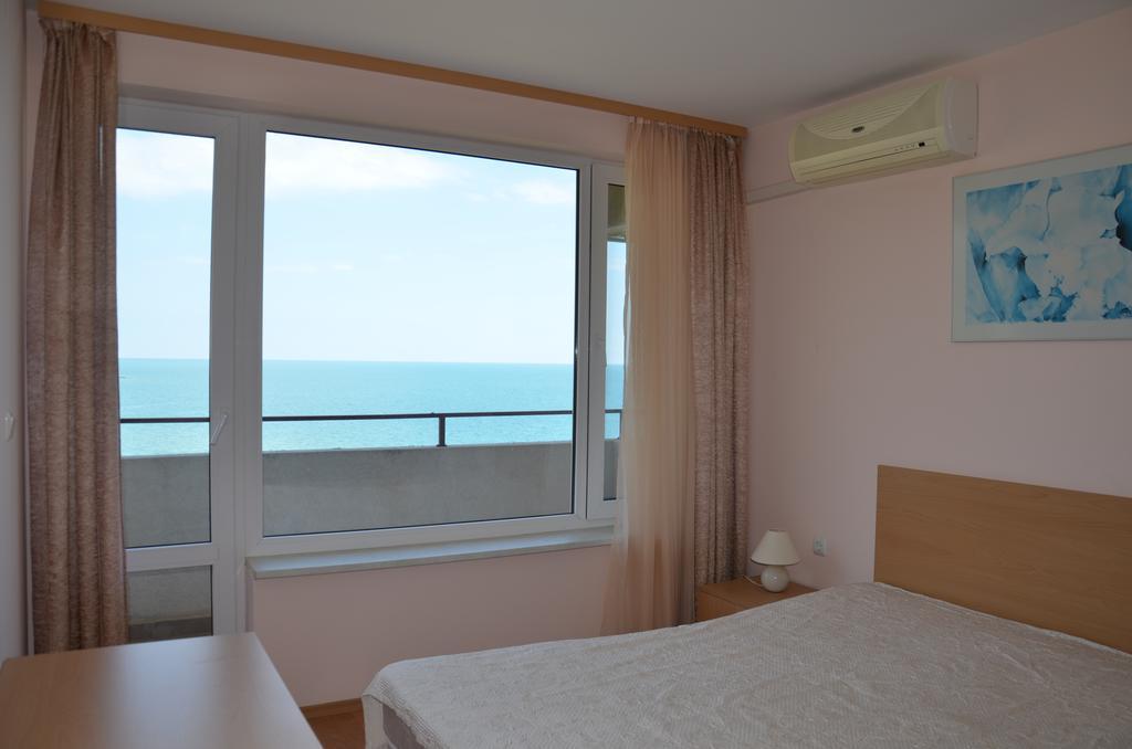 Single Private Apartments In Marina View Fort Beach Sveti Vlas Buitenkant foto